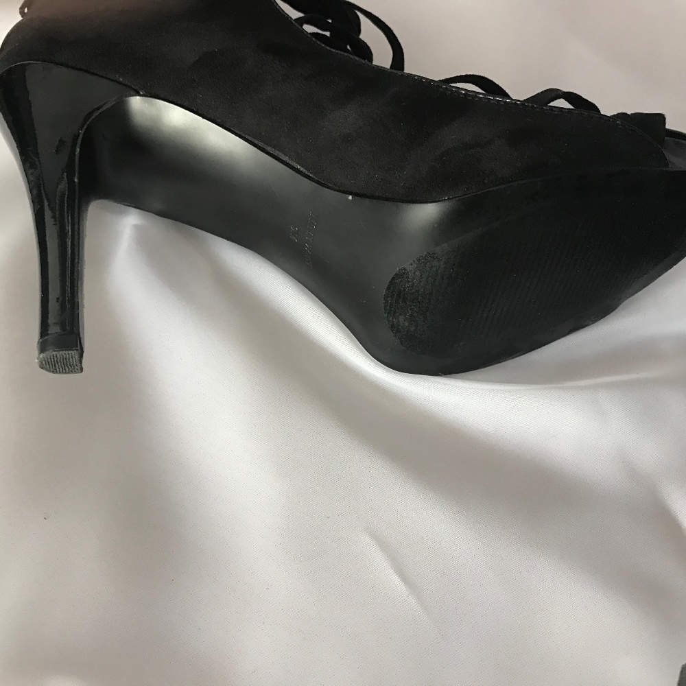 Nine West Black Strappy Sandals - Picture 4 of 4